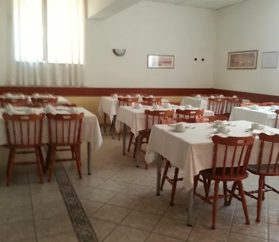 Maria Rosa Molas - Casa Per Ferie 3*